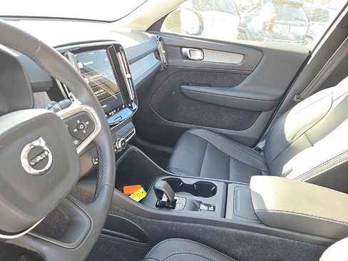 Certified 2024 Volvo XC40 B5 Core image 11