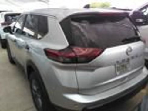 Used 2024 Nissan Rogue S FWD image 13