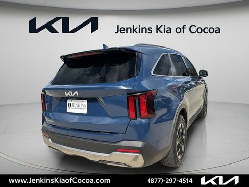 Used 2024 Kia Sorento S w/ Panoramic Sunroof Package FWD image 5