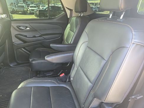 Used 2021 Chevrolet Traverse RS image 17