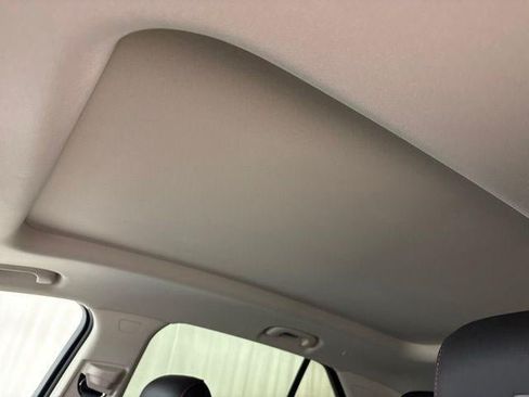 Used 2022 Buick Envision Essence w/ Technology Package II FWD image 22