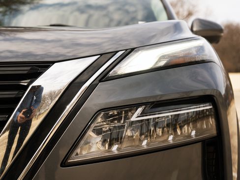 Used 2021 Nissan Rogue SV image 11