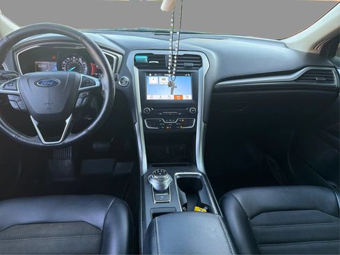 Used 2017 Ford Fusion SE w/ Equipment Group 201A FWD image 16