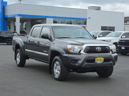 Used 2014 Toyota Tacoma 4x4 Double Cab image 2
