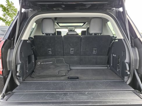 Used 2025 Ford Expedition Platinum AWD/4WD image 27