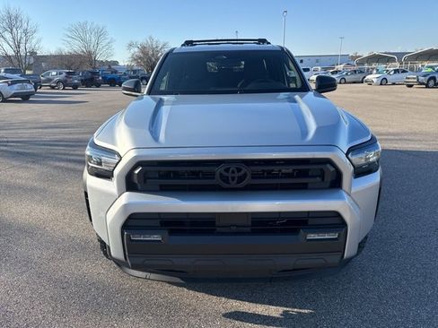 Used 2025 Toyota 4Runner SR5 image 8