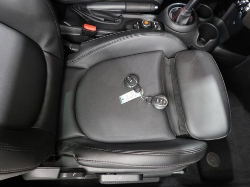 Used 2019 MINI Cooper S w/ Signature Upholstery Package FWD image 25