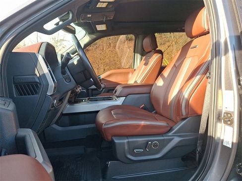 Used 2022 Ford F450 Platinum w/ FX4 Off-Road Package image 13