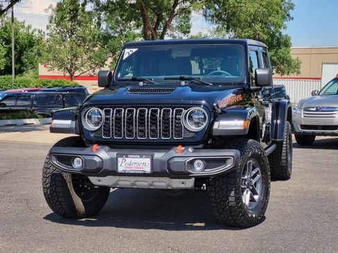 Used 2025 Jeep Gladiator Mojave w/ Convenience Group AWD/4WD image 2
