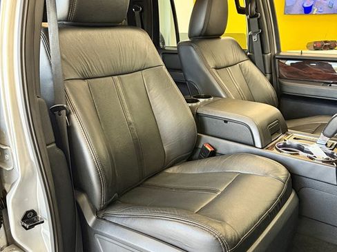 Used 2017 Lincoln Navigator L Reserve image 16