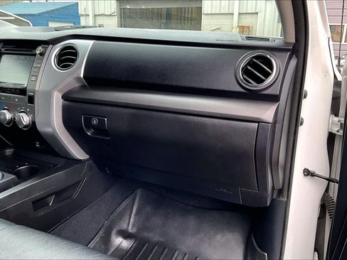 Used 2016 Toyota Tundra SR5 w/ SR5 Upgrade Package image 19