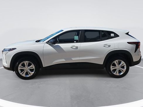 New 2026 Chevrolet Trax LS w/ Driver Confidence Package FWD image 6