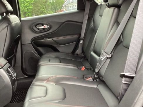 Used 2022 Jeep Cherokee Trailhawk image 24