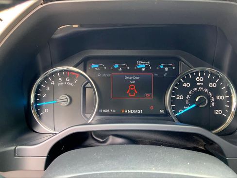 Used 2015 Ford F150 Lariat w/ Equipment Group 502A Luxury AWD/4WD image 26