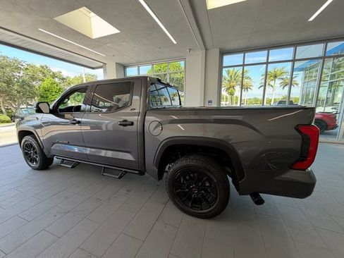 Used 2022 Toyota Tundra SR5 w/ SR5 Convenience Package AWD/4WD image 7