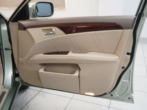 Used 2010 Toyota Avalon Limited FWD image 24