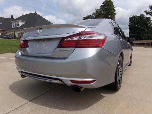 Used 2017 Honda Accord Sport image 31