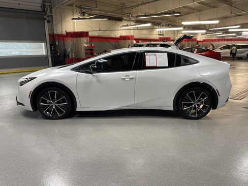 Certified 2024 Toyota Prius XLE image 7