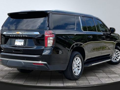 Used 2021 Chevrolet Suburban LS RWD image 2