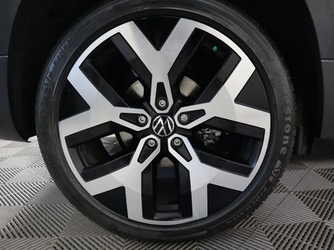 Used 2022 Volkswagen Taos SEL w/ Panoramic Sunroof Package image 33