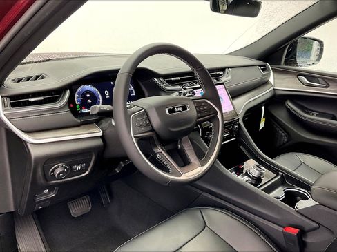 New 2025 Jeep Grand Cherokee Limited image 4