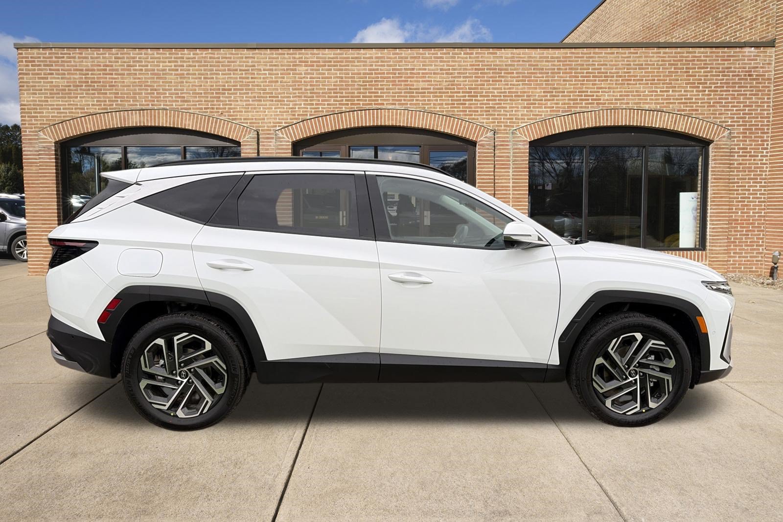 New 2026 Hyundai Tucson Limited AWD/4WD image 2