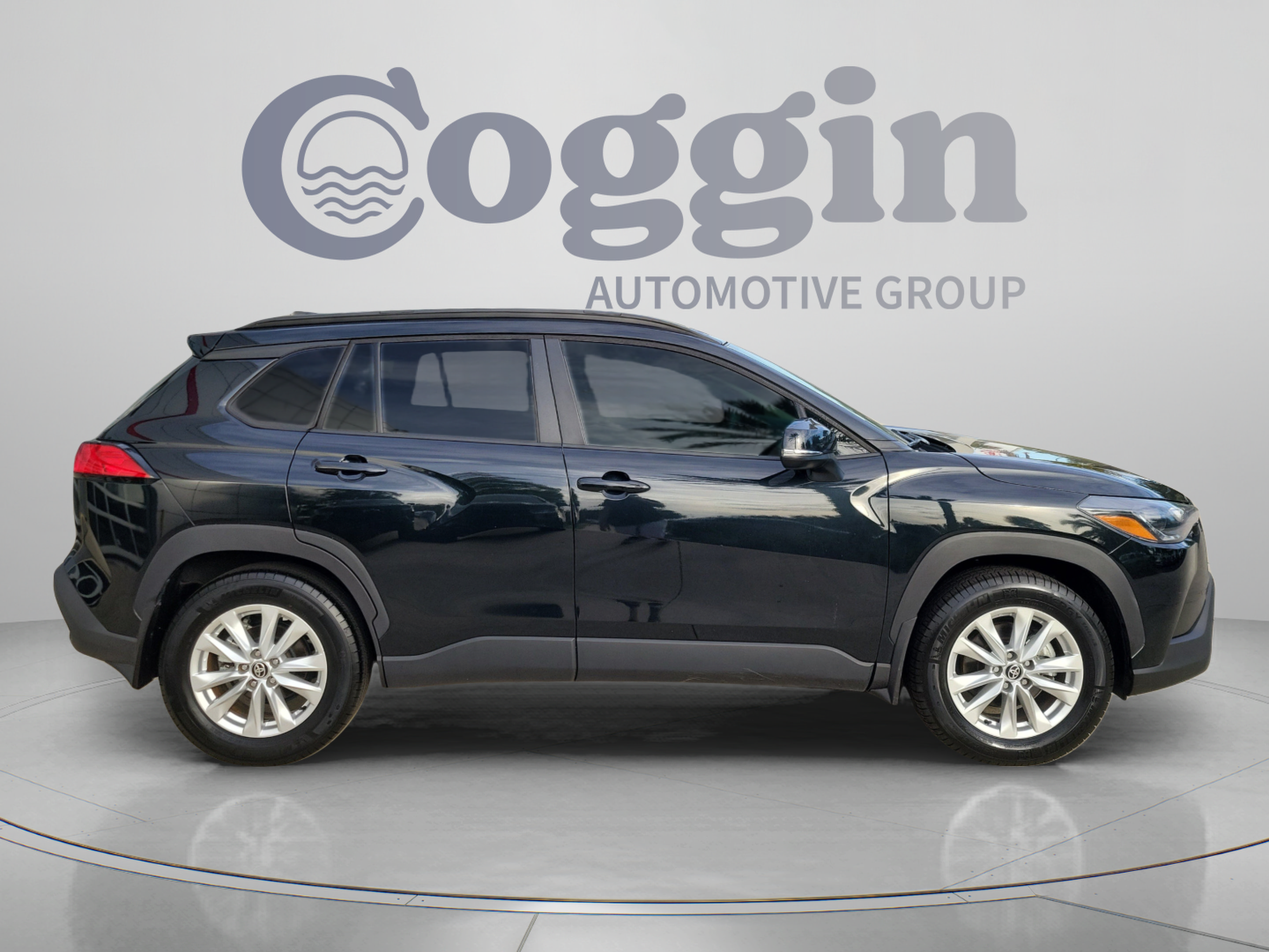 Used 2024 Toyota Corolla Cross LE FWD image 6
