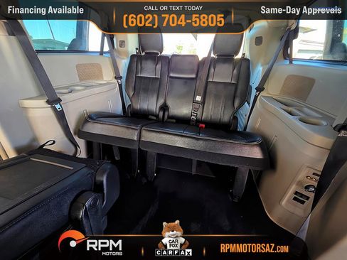 Used 2015 Chrysler Town & Country Touring image 22