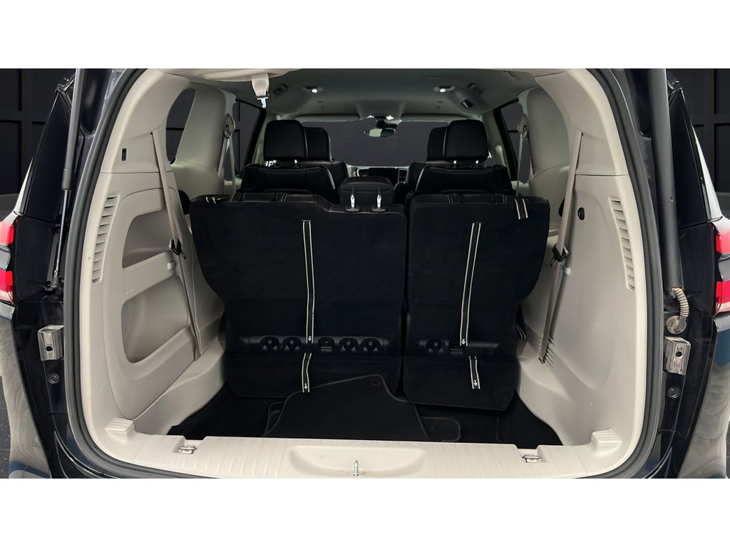 Used 2024 Chrysler Pacifica Touring-L FWD image 26