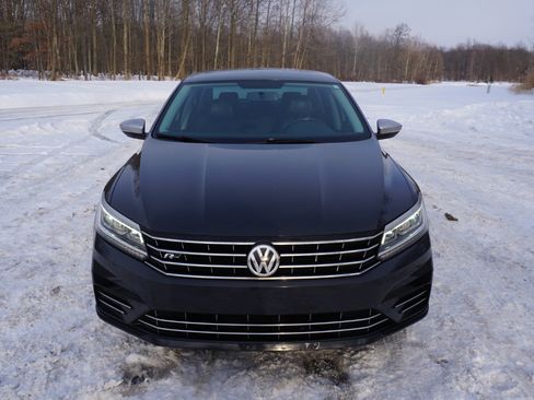 Used 2017 Volkswagen Passat 1.8T R-Line w/ R-Line Lighting Package image 8