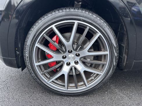 Used 2017 Maserati Levante S image 12