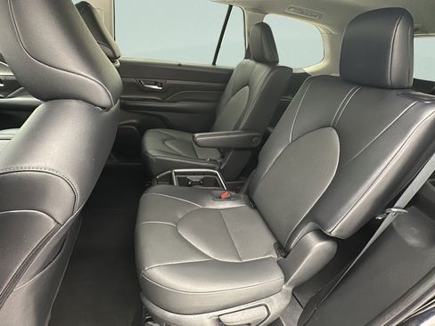 Used 2025 Toyota Grand Highlander AWD image 11