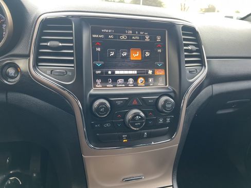 Used 2014 Jeep Grand Cherokee Laredo w/ 18" Wheel & 8.4" Radio Group image 29