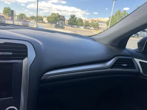 Used 2017 Ford Fusion SE w/ Fusion SE Technology Package FWD image 25