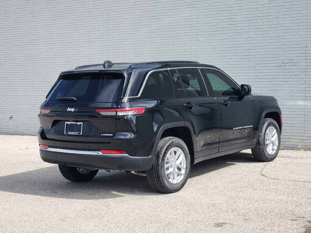 New 2026 Jeep Grand Cherokee Laredo RWD image 4