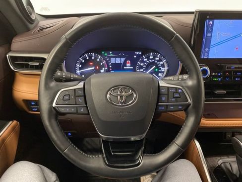 Used 2021 Toyota Highlander Platinum AWD/4WD image 17