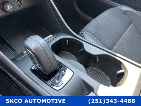 Used 2020 Volvo XC40 T5 Momentum image 22