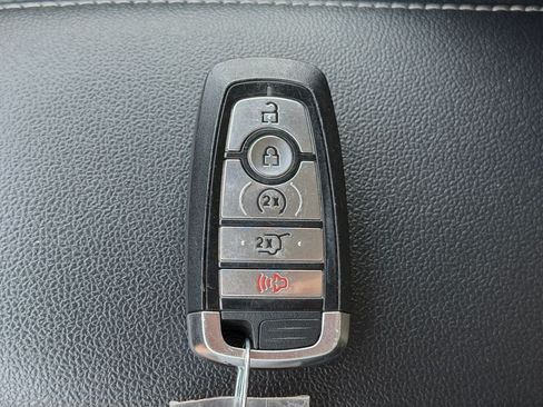 Used 2025 Ford Escape Platinum AWD/4WD image 31