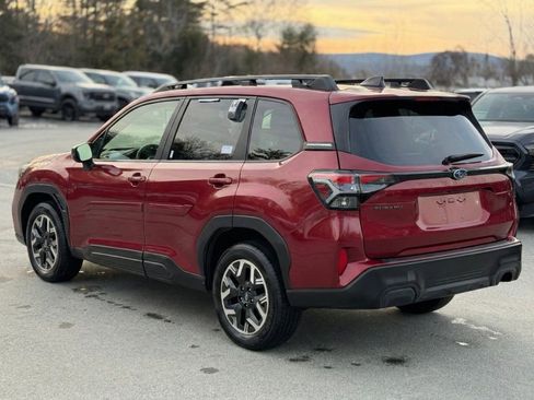 Used 2025 Subaru Forester Premium image 3