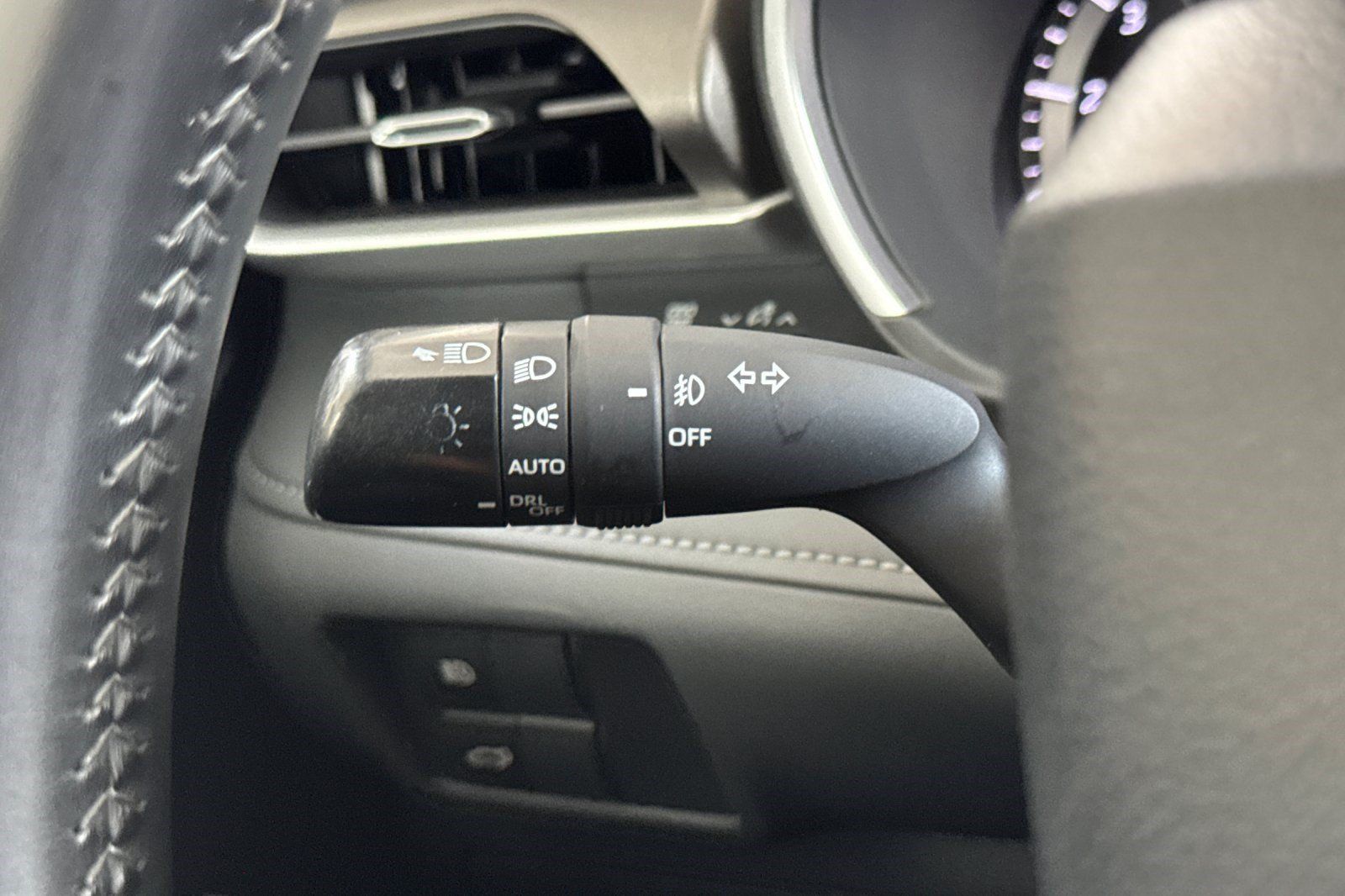 Used 2022 Toyota Highlander XLE AWD/4WD image 34