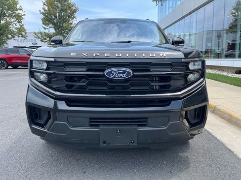 Used 2025 Ford Expedition Max Active AWD/4WD image 2
