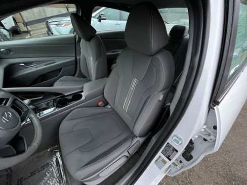 Used 2025 Hyundai Elantra SEL image 37