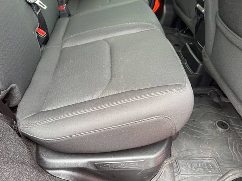Used 2023 Jeep Wrangler Unlimited AWD/4WD image 19