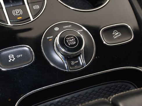 Used 2018 Bentley Bentayga image 39