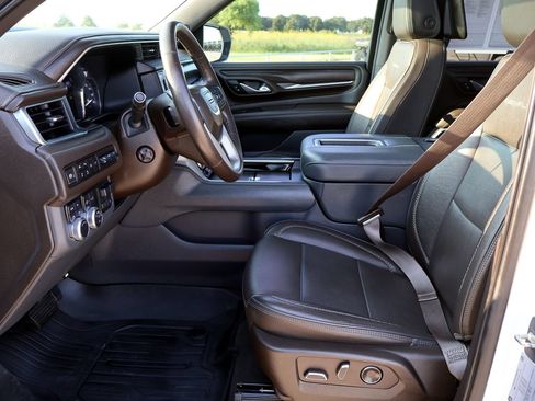 Used 2021 GMC Yukon Denali w/ Denali Premium Package AWD/4WD image 21