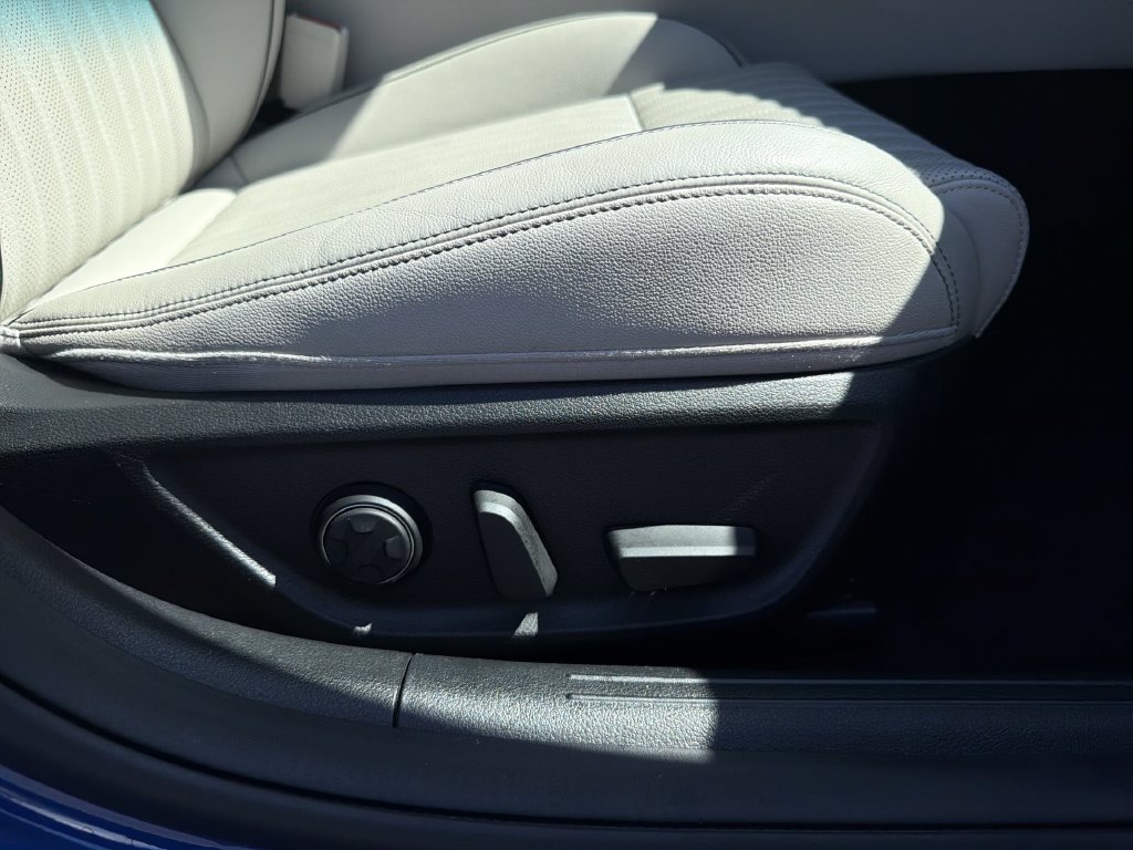 Used 2022 Genesis G70 3.3T RWD image 42