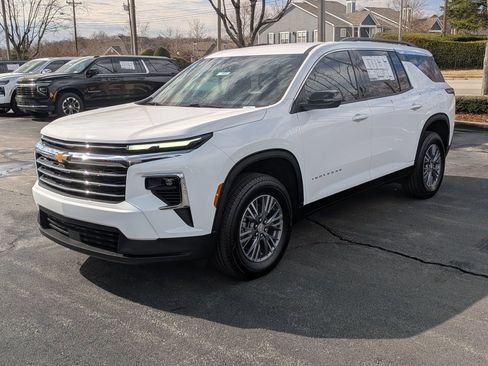 New 2026 Chevrolet Traverse LT image 3