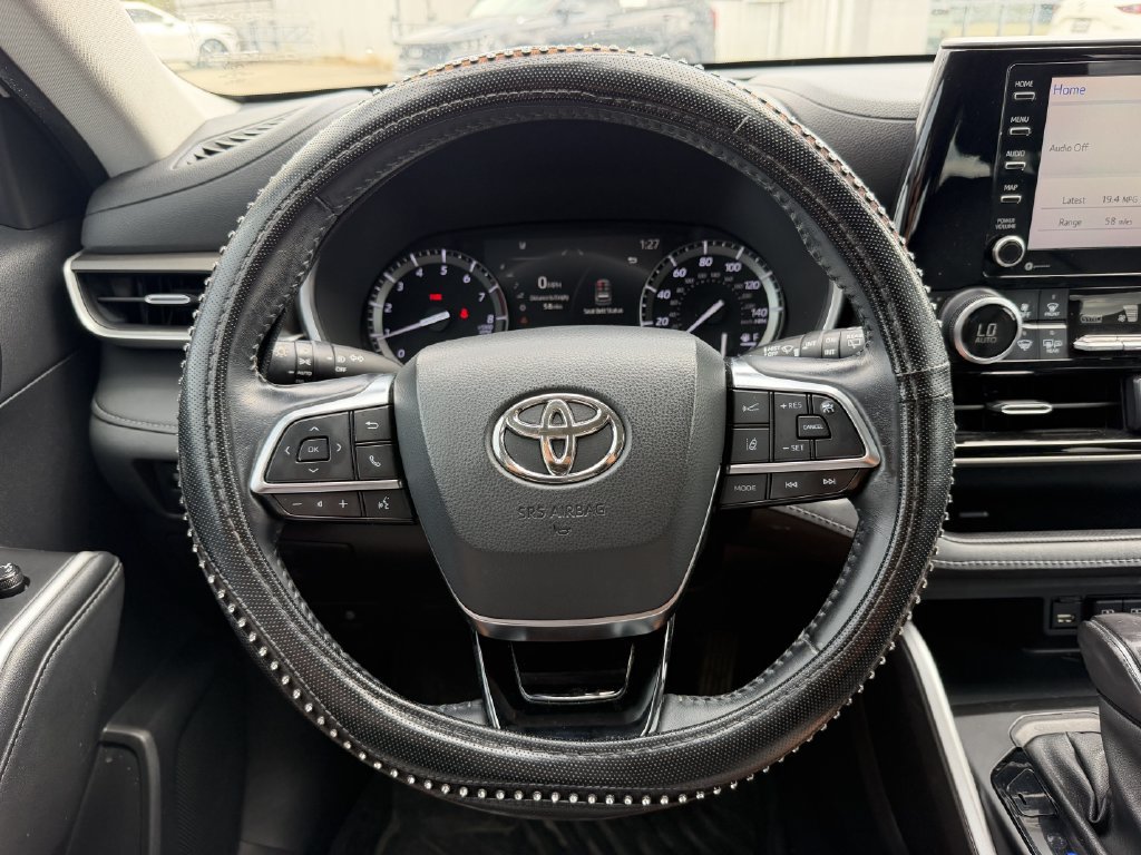 Used 2020 Toyota Highlander XLE FWD image 15