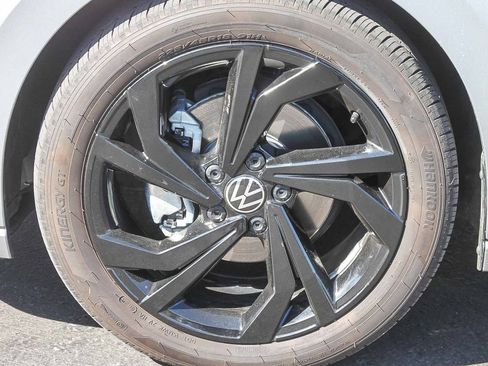 Used 2025 Volkswagen Jetta SE w/ Black Wheel Package image 12