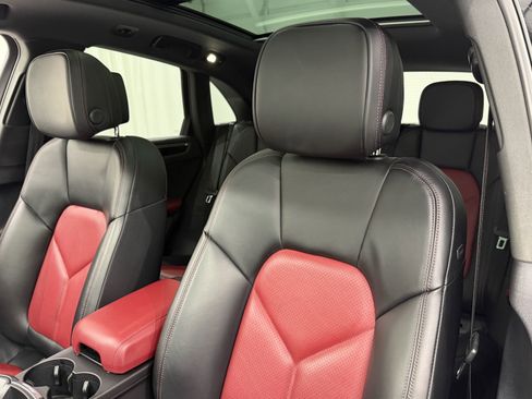 Certified 2023 Porsche Macan image 31